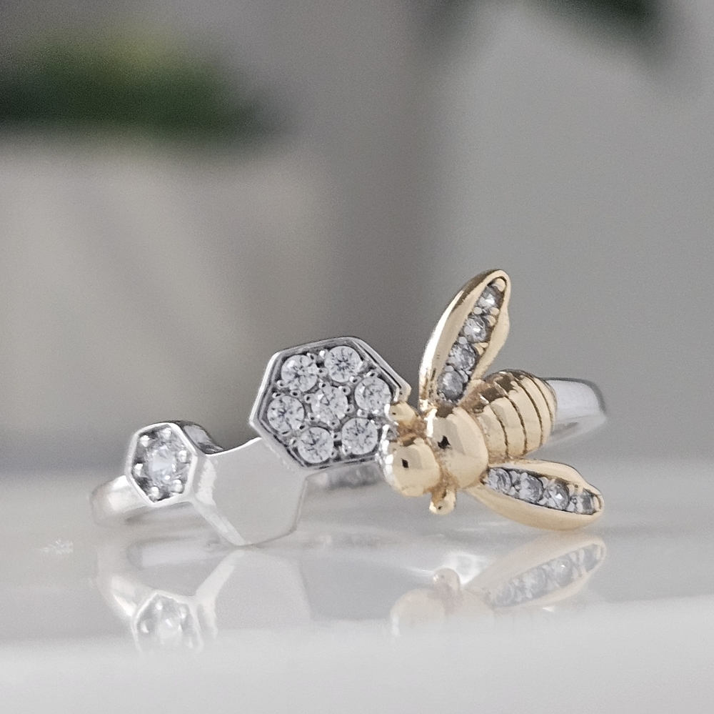 Charmed Aroma Honeycomb Bee ring, size 7, 925 Sterling Silver